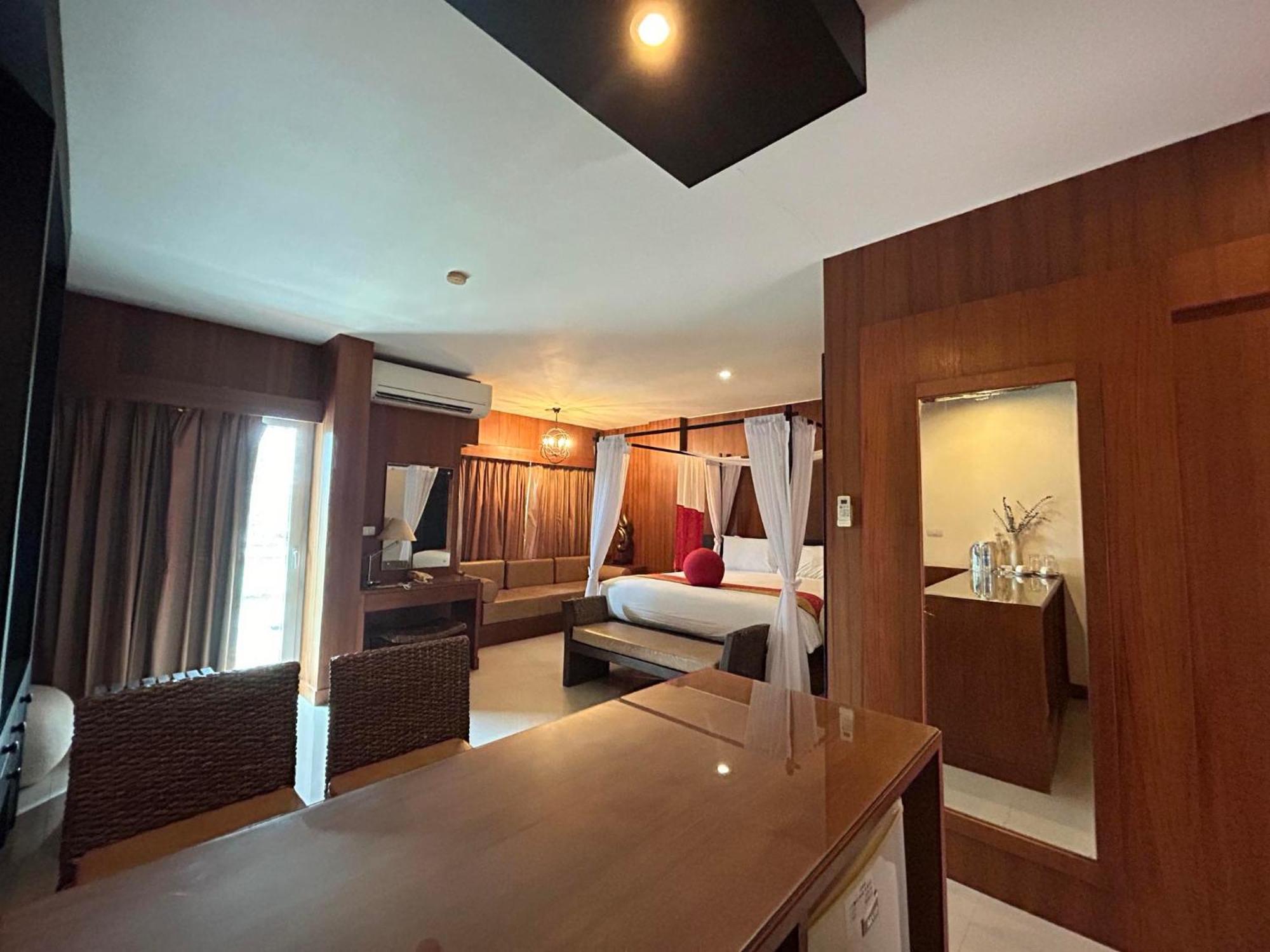 Benyada Lodge - Surin Beach Exterior photo