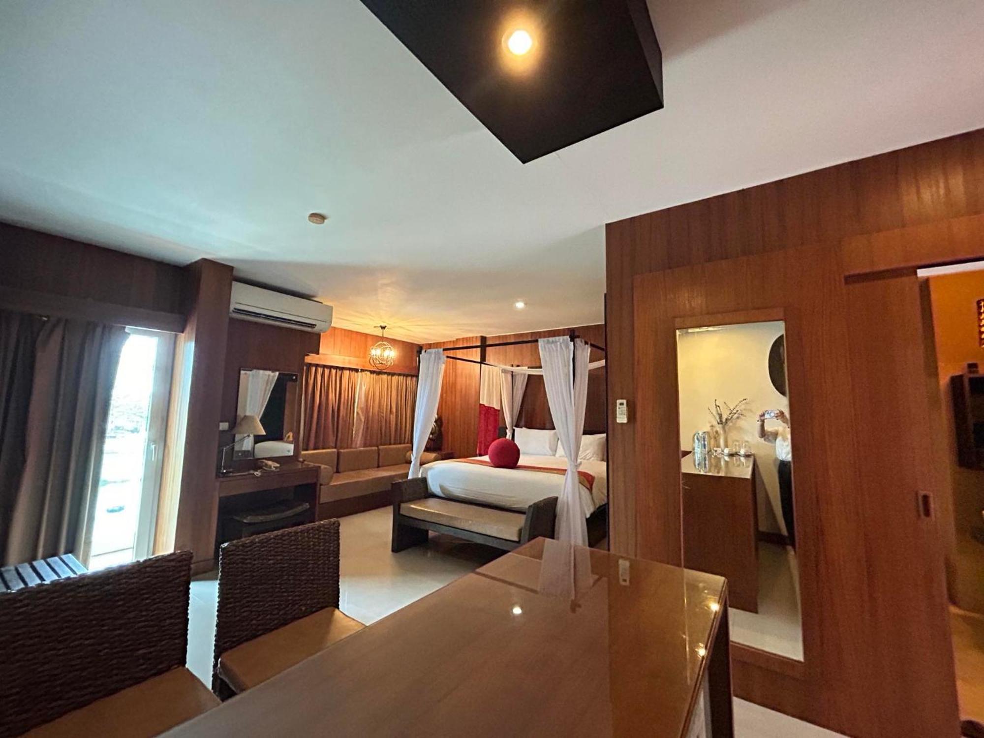 Benyada Lodge - Surin Beach Exterior photo